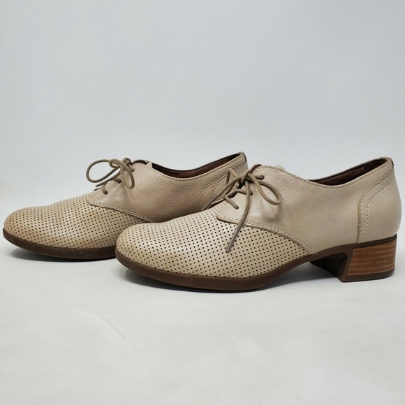 Dansko Womens Sand Lousie Taupe Perforated Beige - Picture 2 of 11